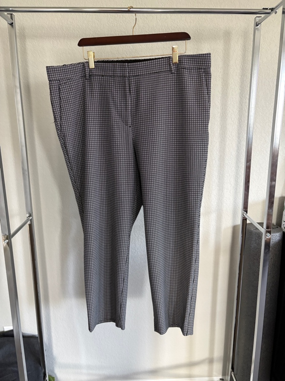 Ann Taylor Black & White Checked Cropped Dress Pants